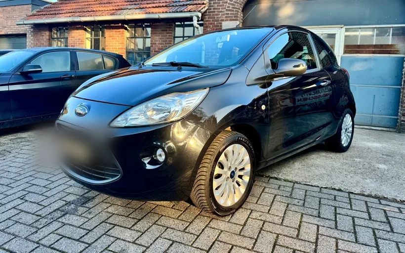 Ford Ka uit 2016 op het terrein van Autobedrijf Heusschen