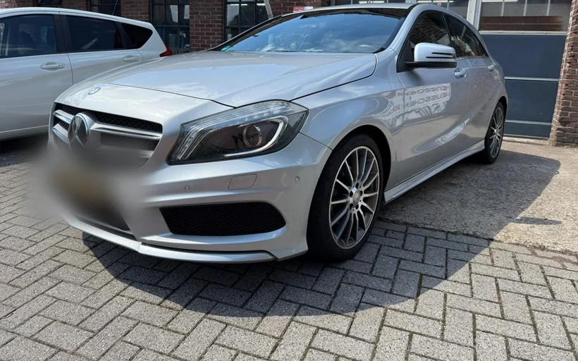Mercedes-Benz A-klasse uit 2013 op het terrein van Autobedrijf Heusschen